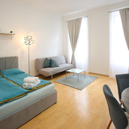 ウィーンDowntown Bliss Modern Retreat With Free Parking And Fast Internet 600 Mbitsアパートメント エクステリア 写真
